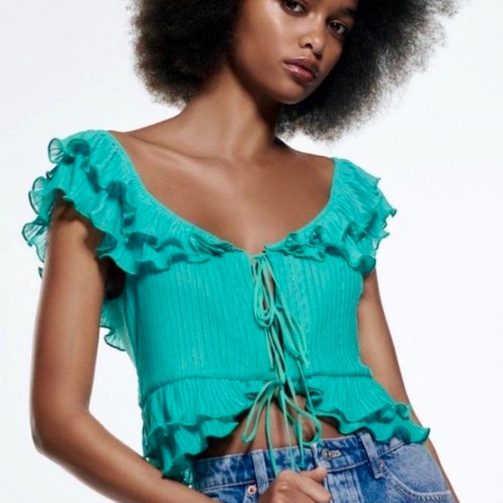 PERFECT CONDITION TURQUOISE ZARA PLEATED RUFFLE TOP!!! Size Medium
